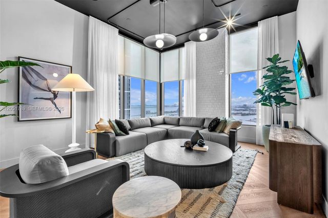 121 NE 5th Street 304, Miami, FL 33132