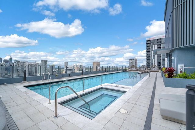 121 NE 5th Street 304, Miami, FL 33132