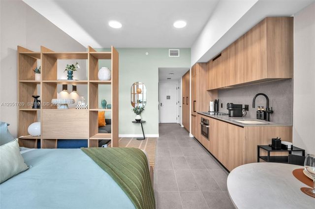 121 NE 5th Street 304, Miami, FL 33132
