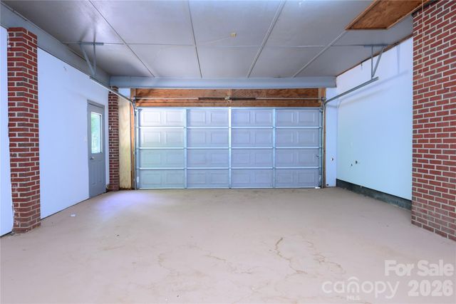 24 Sarabec Hill Road, Black Mountain, NC 28711