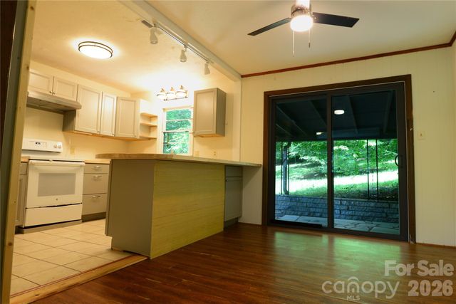24 Sarabec Hill Road, Black Mountain, NC 28711