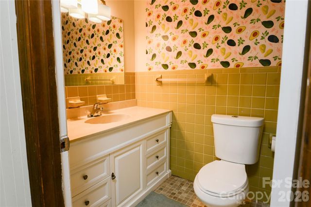 24 Sarabec Hill Road, Black Mountain, NC 28711