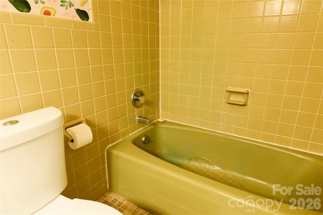 24 Sarabec Hill Road, Black Mountain, NC 28711