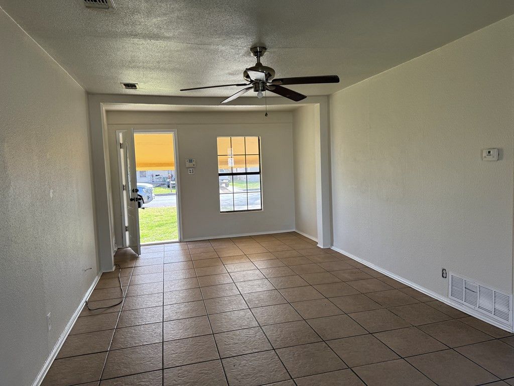 Image 2 of property listing at 110 Estella Drive, San Angelo, TX 76903
