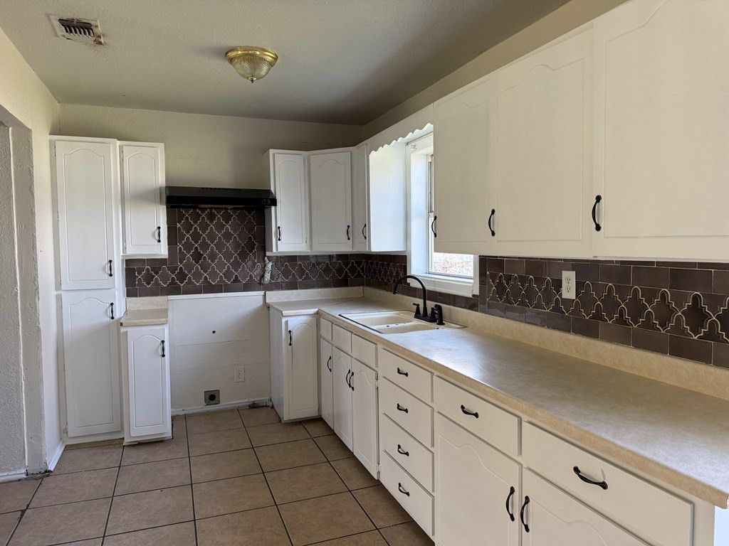 Image 3 of property listing at 110 Estella Drive, San Angelo, TX 76903