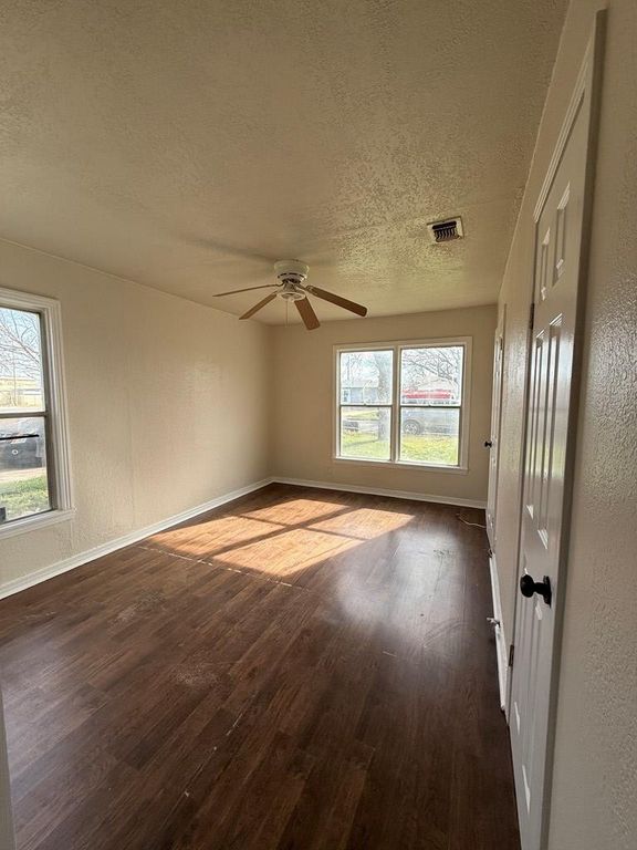 Image 4 of property listing at 110 Estella Drive, San Angelo, TX 76903