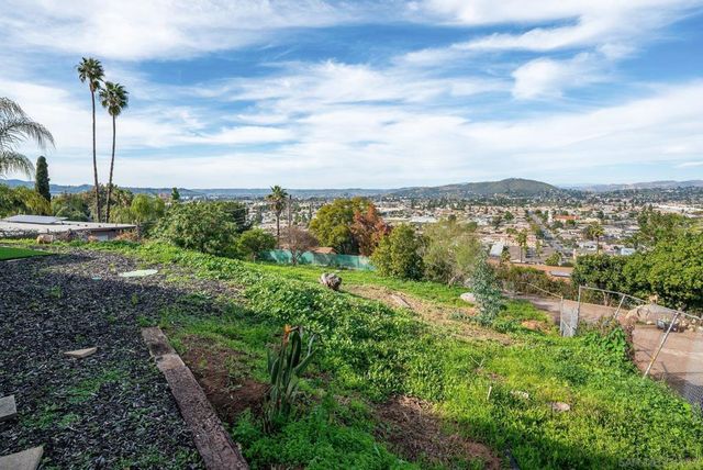 1192 Merritt Dr, El Cajon, CA 92020