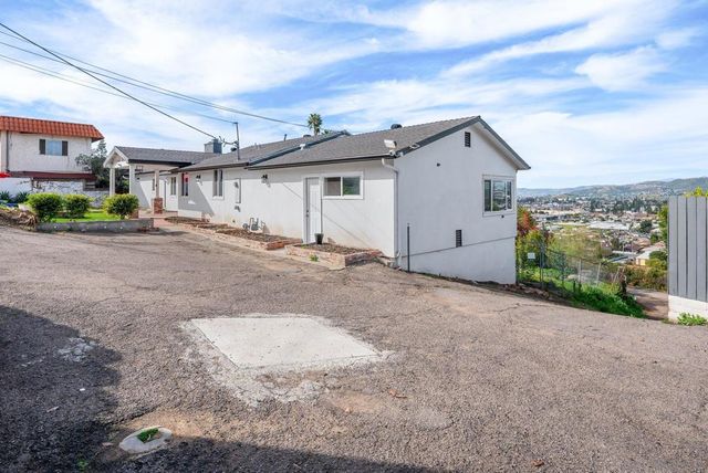 1192 Merritt Dr, El Cajon, CA 92020