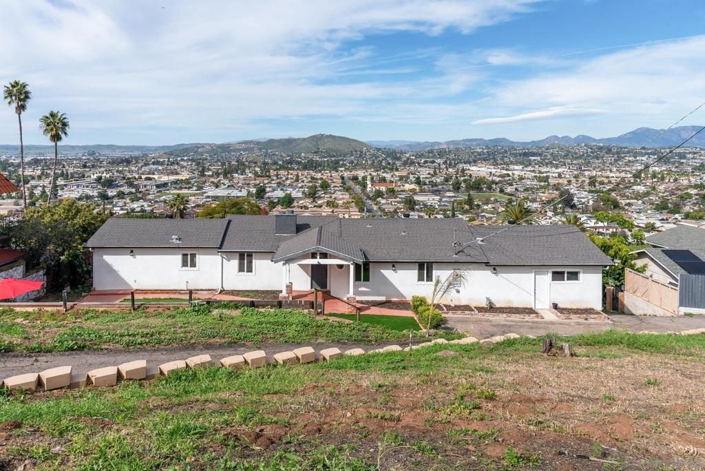 1192 Merritt Dr, El Cajon, CA 92020