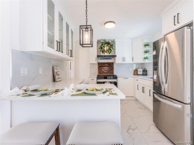 120 Glenwood Road, Glenwood Landing, NY 11547