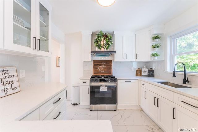 120 Glenwood Road, Glenwood Landing, NY 11547