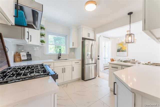 120 Glenwood Road, Glenwood Landing, NY 11547