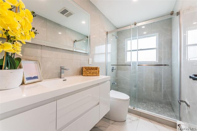 120 Glenwood Road, Glenwood Landing, NY 11547