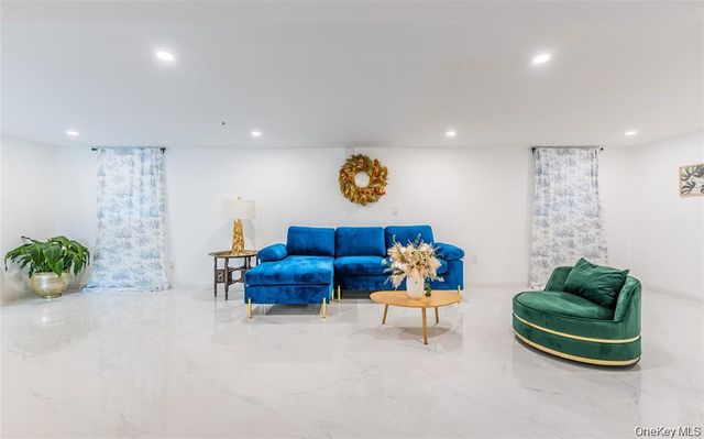 120 Glenwood Road, Glenwood Landing, NY 11547