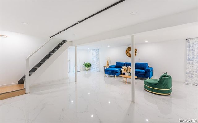 120 Glenwood Road, Glenwood Landing, NY 11547