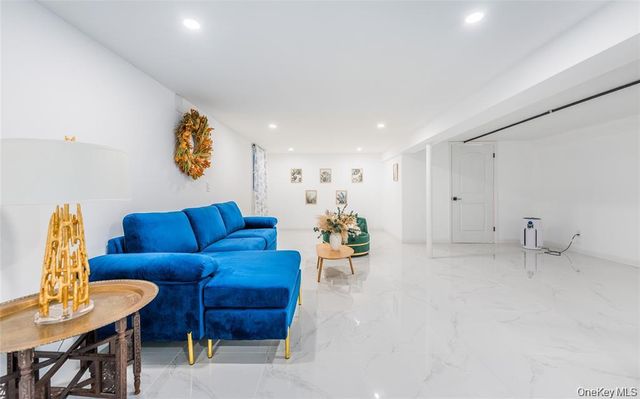 120 Glenwood Road, Glenwood Landing, NY 11547