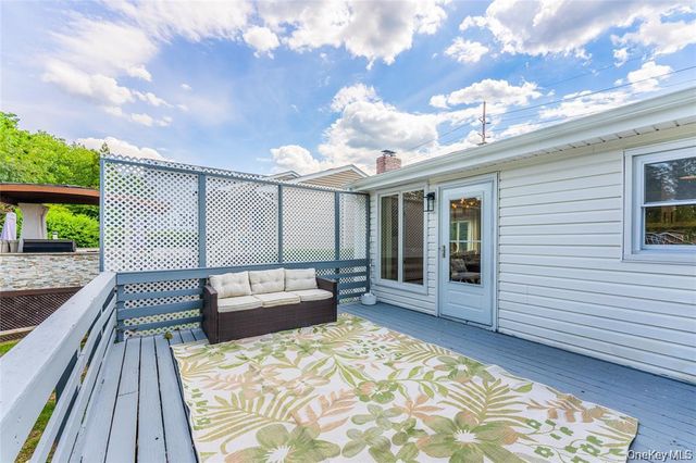 120 Glenwood Road, Glenwood Landing, NY 11547