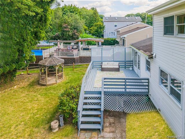 120 Glenwood Road, Glenwood Landing, NY 11547