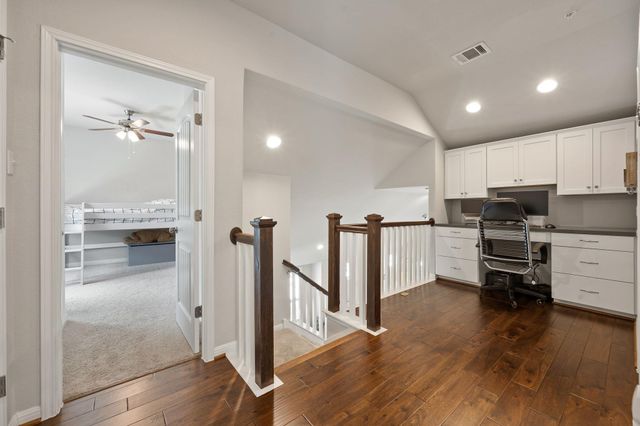 7220 Wyoming Springs DR 703, Round Rock, TX 78681