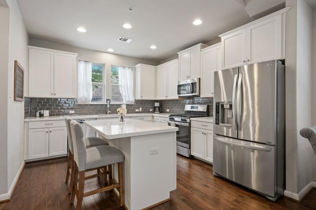 7220 Wyoming Springs DR 703, Round Rock, TX 78681
