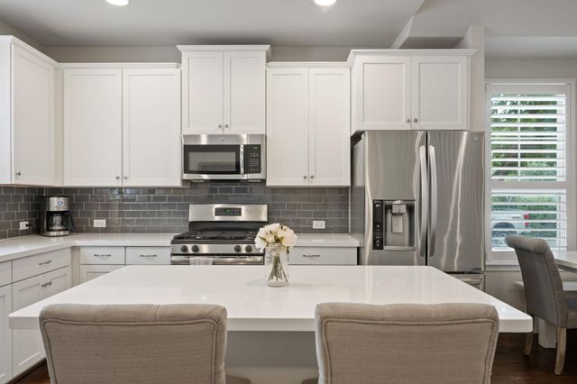 7220 Wyoming Springs DR 703, Round Rock, TX 78681