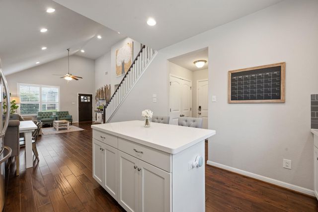 7220 Wyoming Springs DR 703, Round Rock, TX 78681