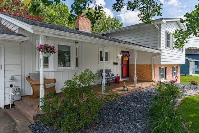 2327 Salem Court, Bettendorf, IA 52722