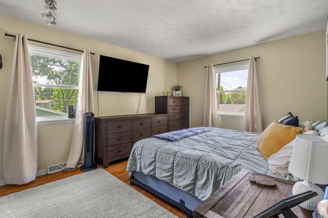 2327 Salem Court, Bettendorf, IA 52722