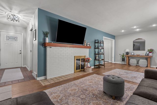 2327 Salem Court, Bettendorf, IA 52722