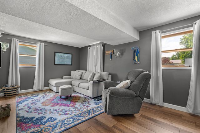2327 Salem Court, Bettendorf, IA 52722