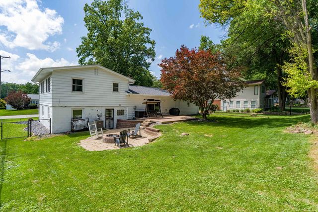 2327 Salem Court, Bettendorf, IA 52722