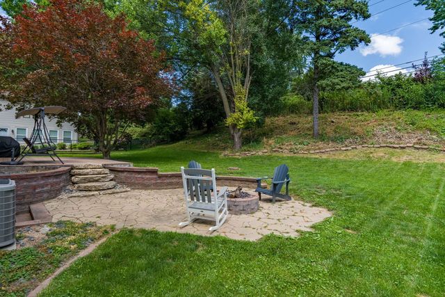 2327 Salem Court, Bettendorf, IA 52722