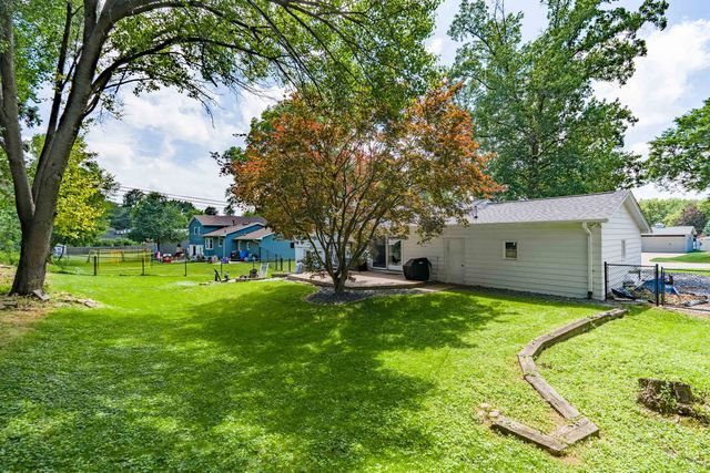 2327 Salem Court, Bettendorf, IA 52722