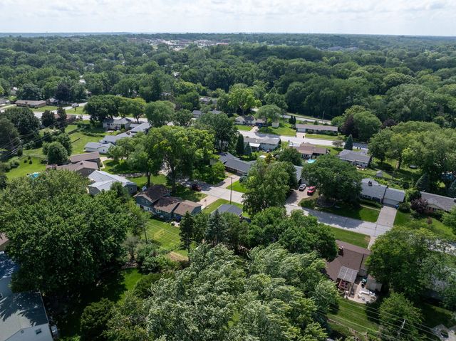 2327 Salem Court, Bettendorf, IA 52722