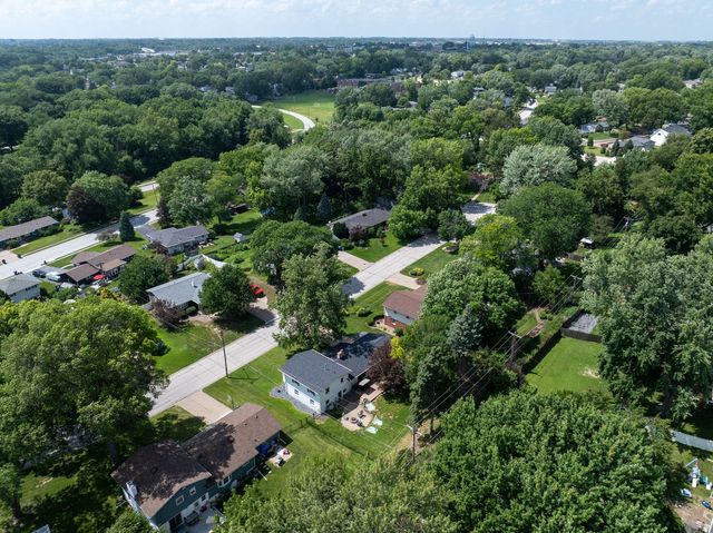 2327 Salem Court, Bettendorf, IA 52722
