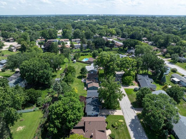 2327 Salem Court, Bettendorf, IA 52722