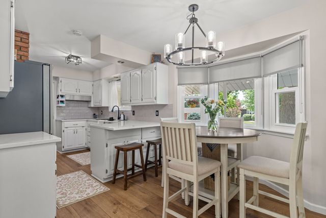 2327 Salem Court, Bettendorf, IA 52722