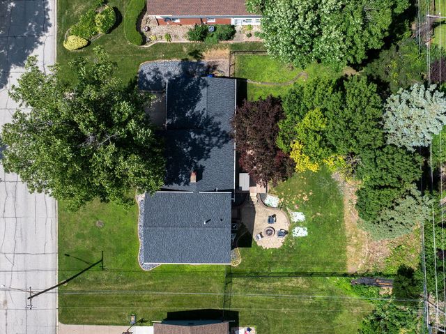 2327 Salem Court, Bettendorf, IA 52722