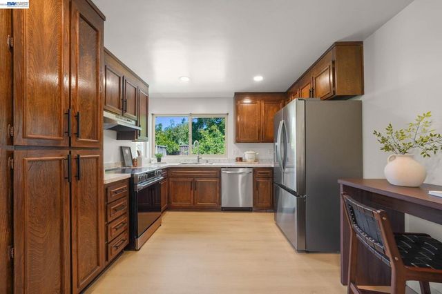 38660 Moore Dr, Fremont, CA 94536