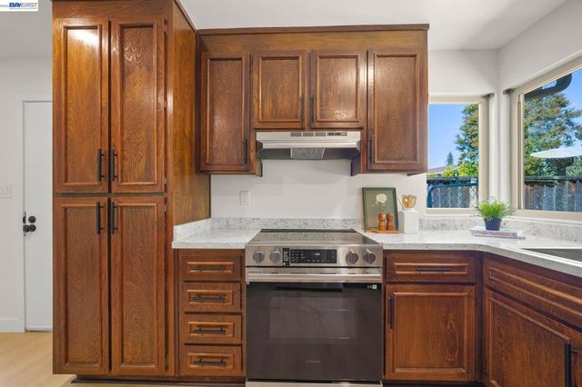 38660 Moore Dr, Fremont, CA 94536