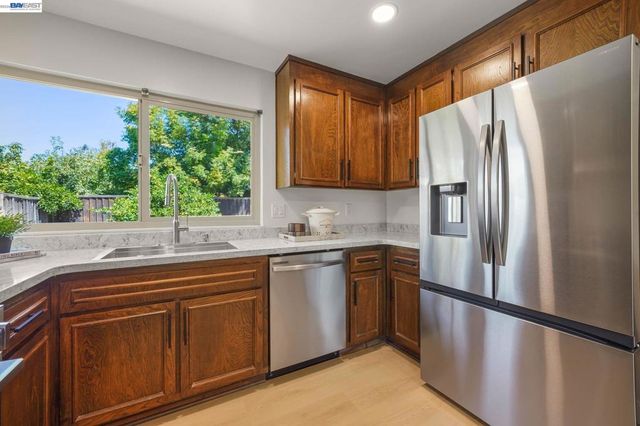 38660 Moore Dr, Fremont, CA 94536