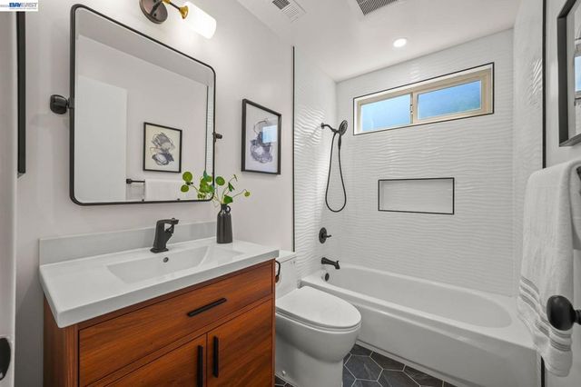 38660 Moore Dr, Fremont, CA 94536