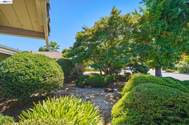 38660 Moore Dr, Fremont, CA 94536