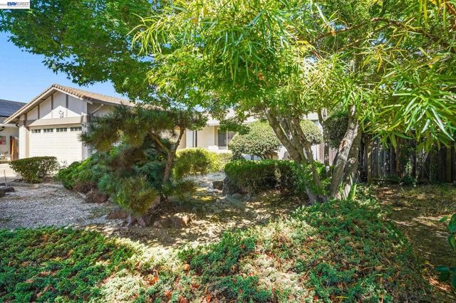 38660 Moore Dr, Fremont, CA 94536