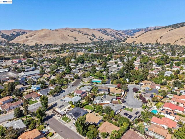 38660 Moore Dr, Fremont, CA 94536