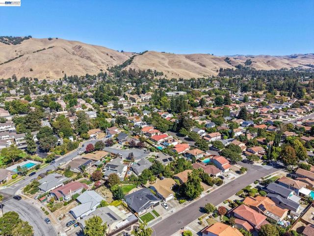 38660 Moore Dr, Fremont, CA 94536