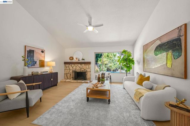 38660 Moore Dr, Fremont, CA 94536