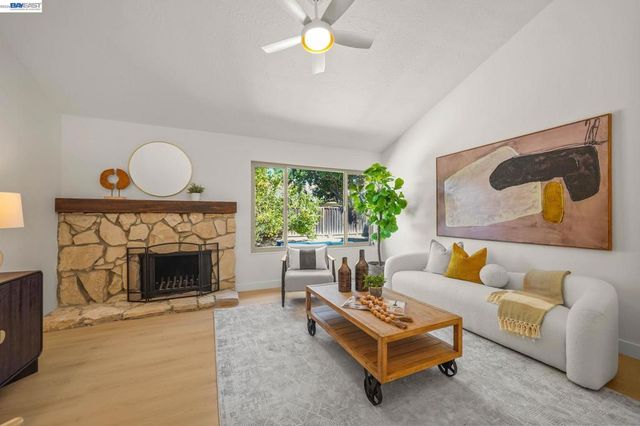 38660 Moore Dr, Fremont, CA 94536