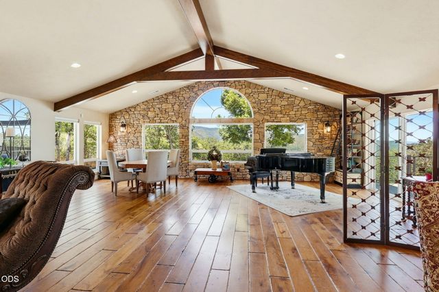 831 Juanita Way, Jacksonville, OR 97530