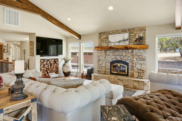 831 Juanita Way, Jacksonville, OR 97530